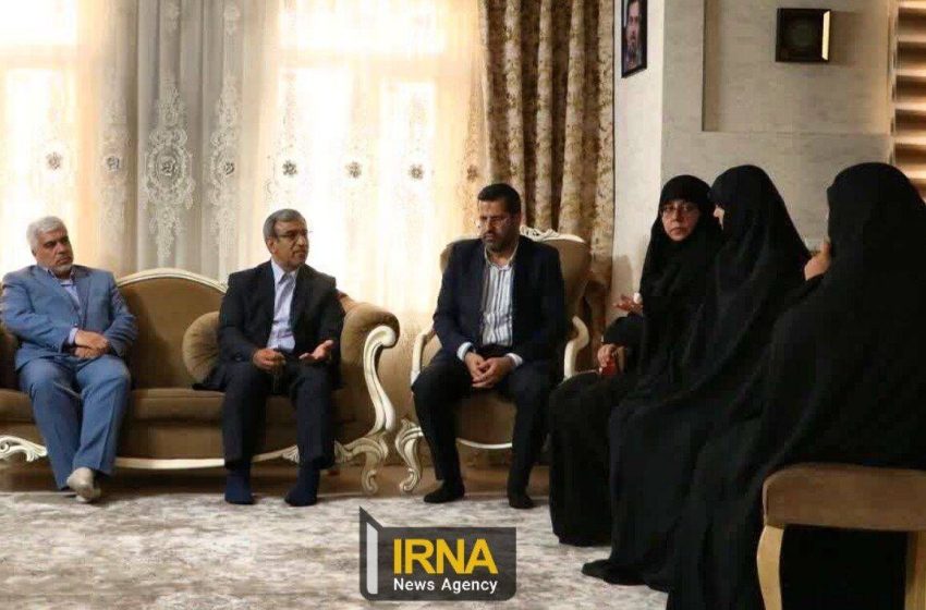  دلجویی استاندار خراسان رضوی از معترضان آیین معارفه خود